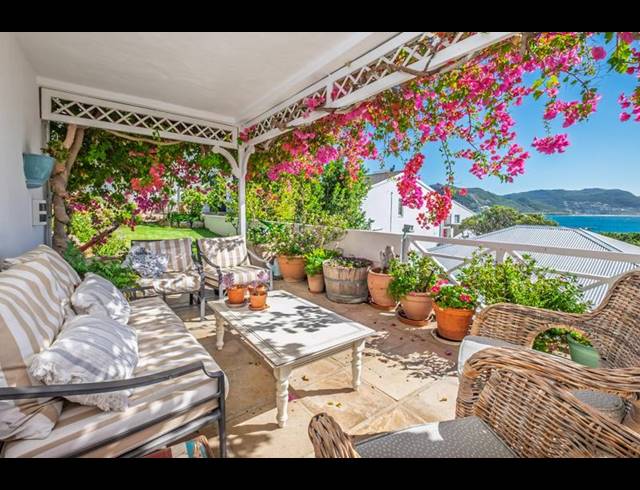 2 BEDROOM PROPERTY TO RENT IN SIMONS TOWN CENTRAL